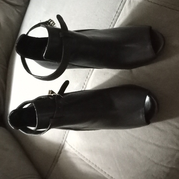 Michael kors black bootie open toe heel. - Picture 5 of 5